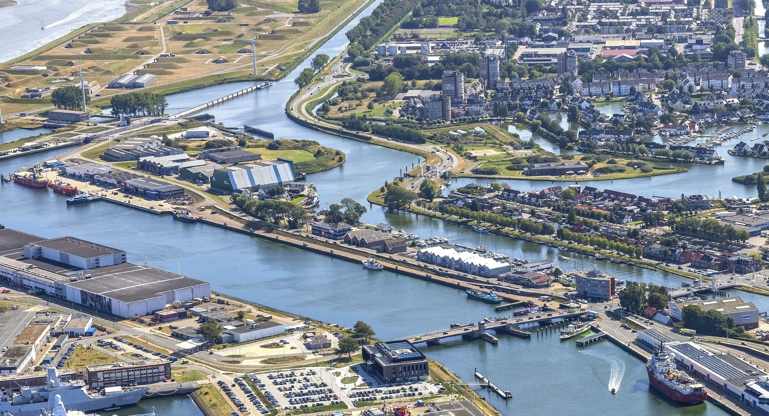 Luchtfoto haven van Den Helder